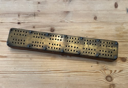 Vintage wooden cribbage board - vintage,