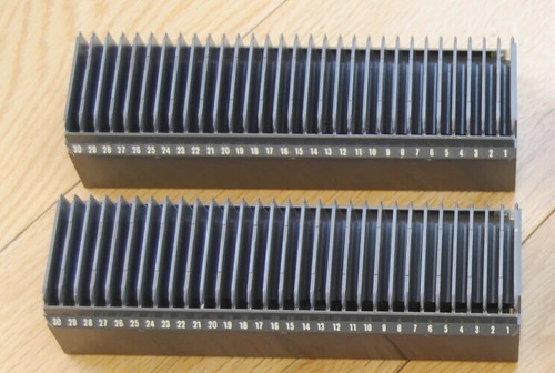 Slide projector cassette tray