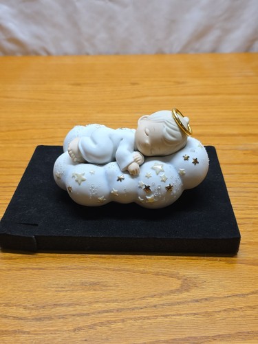 Precious moments figurine - moments,