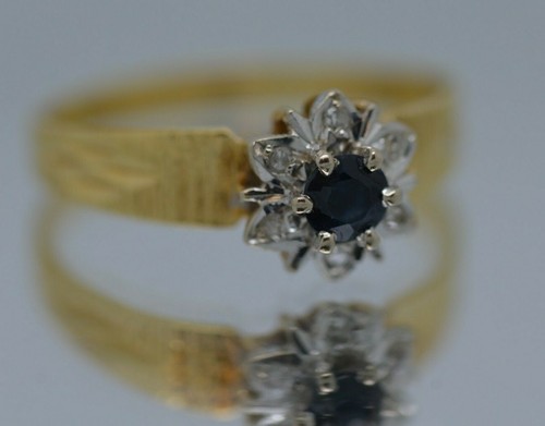 Elegant 18ct gold - gold, sapphire