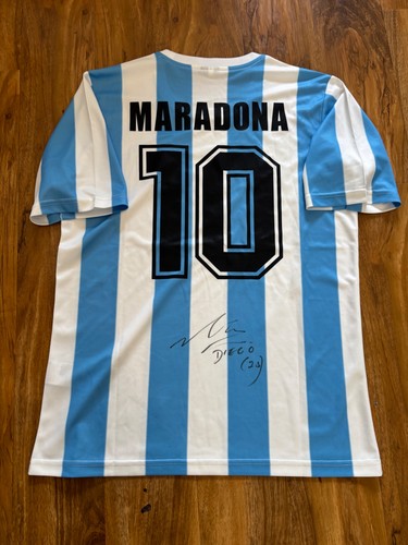 Diego maradona signed - maradona,