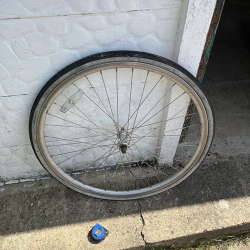 Front bicycle wheel 700c - front,