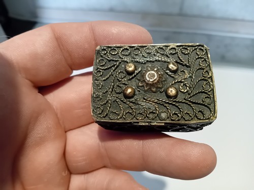 Antique silver trinket box - silver, 27