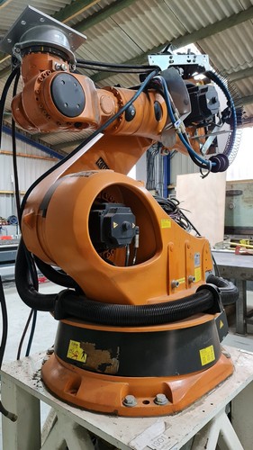 Kuka industrial robot - robot, 140