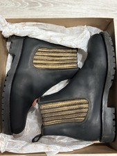 Nearly New Penelope Chilvers