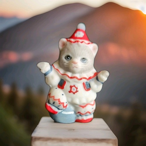 Kitty cucumber clown thimble - clown,