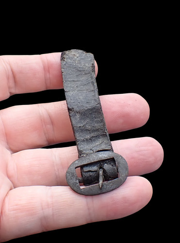 Nice post medieval buckle - a,