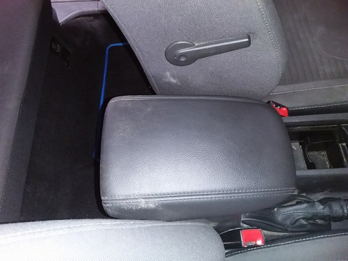 Centre armrest lid - ford, focus