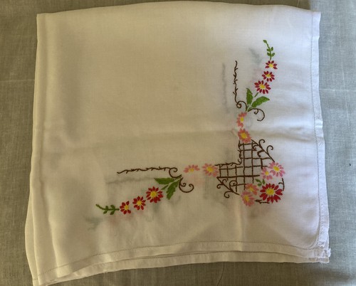 Vintage hand embroidered - hand,
