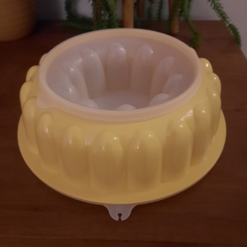 Vintage yellow white - vintage,