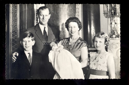R4138 royal family shows off - shows,