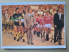 ALEX FERGUSON MANCHESTER UTD / STEVE COPPELL HAND-SIGNED 1990 WEMBLEY PHOTOCARD