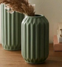 Elegant Design Fluted Vase