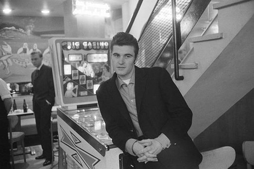 Vince taylor leans pinball - leans, a