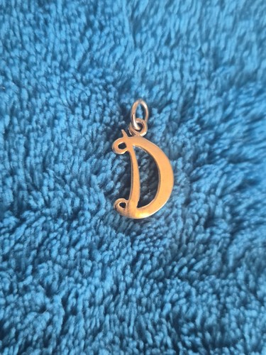 Initial vintage italic 9ct - 'd',