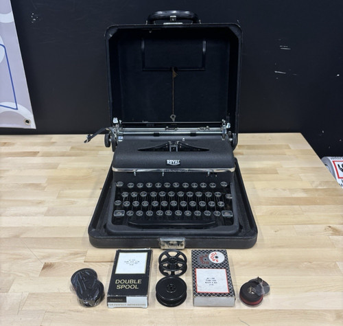 Vintage 1940s royal - vintage, quiet