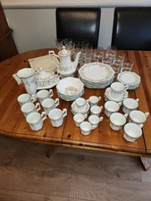 Eternal Beau Dinner Service