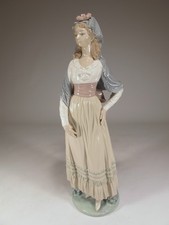 Lladro Goya Lady Dama Goyesca