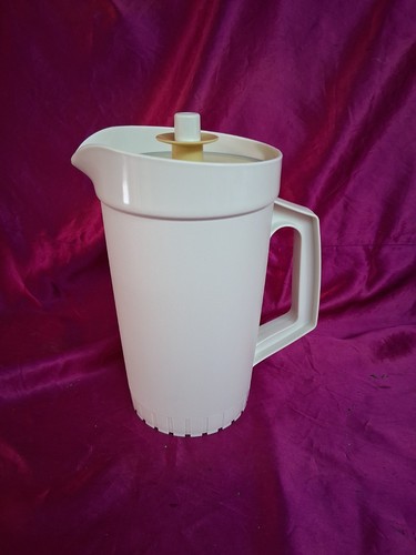 Tupperware jug with seal - tupperware,