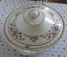 MYOTT & SON  SERVING  SOUP / DISH WITH LID  9.5 X 7 "  INDIAN TREE PATTERN    