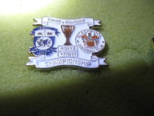 2011 CARDIFF CITY v BLACKPOOL FOOTBALL CLUB METAL BROOCH PIN BADGE