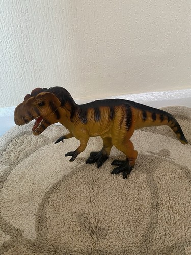 Large tyrannosaurus rex - tyrannosaurus,