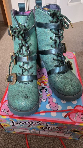 Irregular choice buckle boost - choice,
