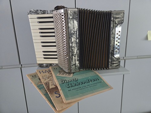 Hohner student accordion - hohner, ii