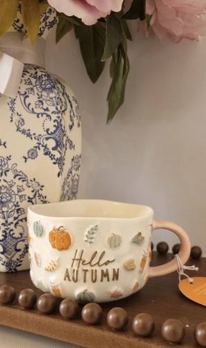Viral hello autumn embossed - hello,