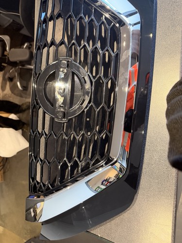 Nissan juke front upper grille - nissan,