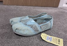 Toms Women’s Lace Slip On