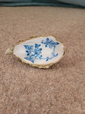 Decorated Oyster Shell With Flower Motive