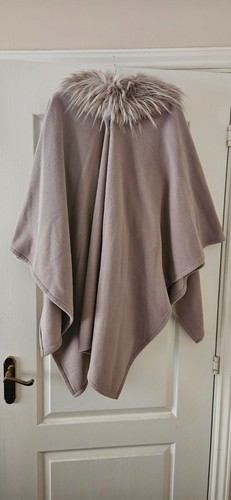 Faux fur poncho - fur,