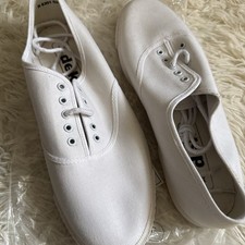 Dek Mens White Canvas Pumps