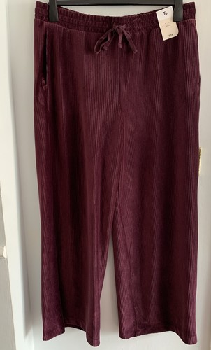 Bnwt dark red - dark, wide