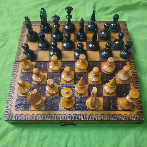 Wooden chess set - in,