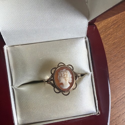 Vintage 9ct gold - gold, cameo