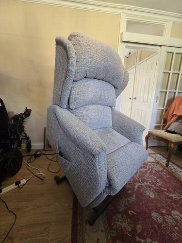 Celebrity riser recliner chair - riser,