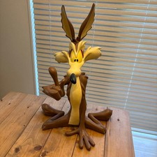 Wile E. Coyote Statue Extra