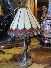 Stunning Tiffany style table lamp. Glass Shade                          