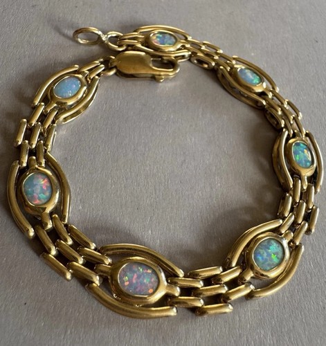 9ct yellow gold - opal, gate