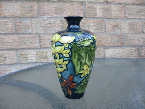 Moorcroft collectors club - collectors,