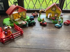 Chicco Farm And House With People & Vehicles