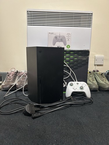 Xbox series with controller - x,