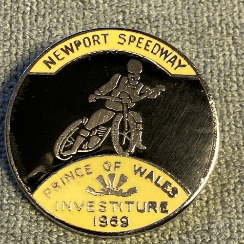 Speedway newport enamel badge - newport,