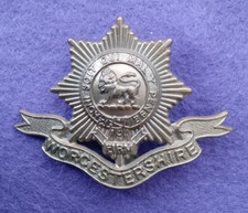 WWI / WWII Worcestershire Regiment Military Brass Cap Badge.    A1-17