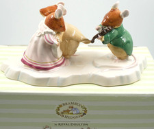 FAB ROYAL DOULTON BRAMBLY HEDGE THE ICE BALL TABLEAU DBH30 LTD EDTN BOX FIGURE