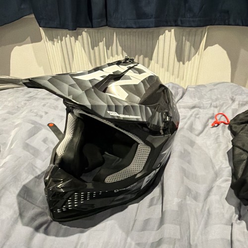Black dirt helmet - black,