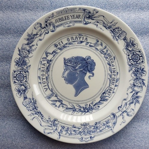 Royal worcester queen victoria - worcester,