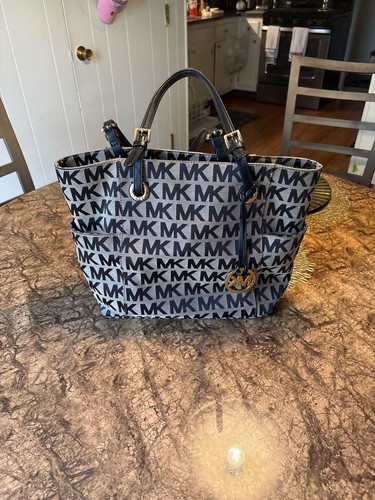 Michael kors signature logo - michael, mk